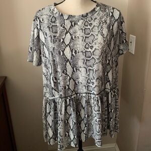 Entro Black and White Snake Print Blouse